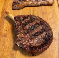 TOMAHAWK STEAK